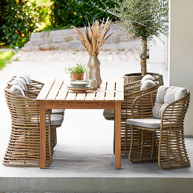Tables And Chairs Courtyard, O - Coffee Tea Gardens ulasan dan harga